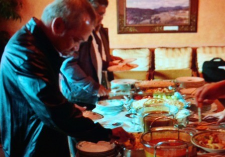 Menteri Pekerjaan Umum dan Perumahan Rakyat, Mochamad Basuki Hadimuljono sarapan di bandara STS Jambi